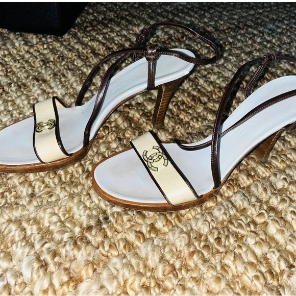 VINTAGE CHANEL HEELS - SIZE 8 🩵 - Picture 1 of 10